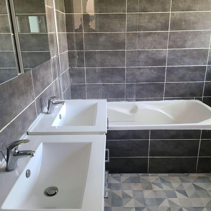 Maison Pour 11 Personnes Max Tv Dans Les 4Chambres Brest Exterior photo